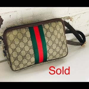 SOLD Gucci Vintage GG Supreme waist pouch
